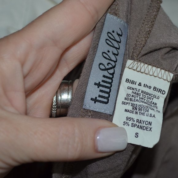 Sz S Tutu & Lilli Taupe Oversized Stretchy T Shirt Top - Picture 6 of 6